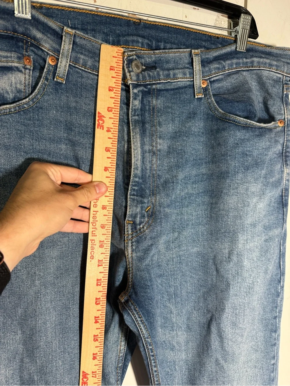 Levi’s 505 Straight Leg Jeans Medium Blue Wash Men’s size 38 x 34 Regular Fit